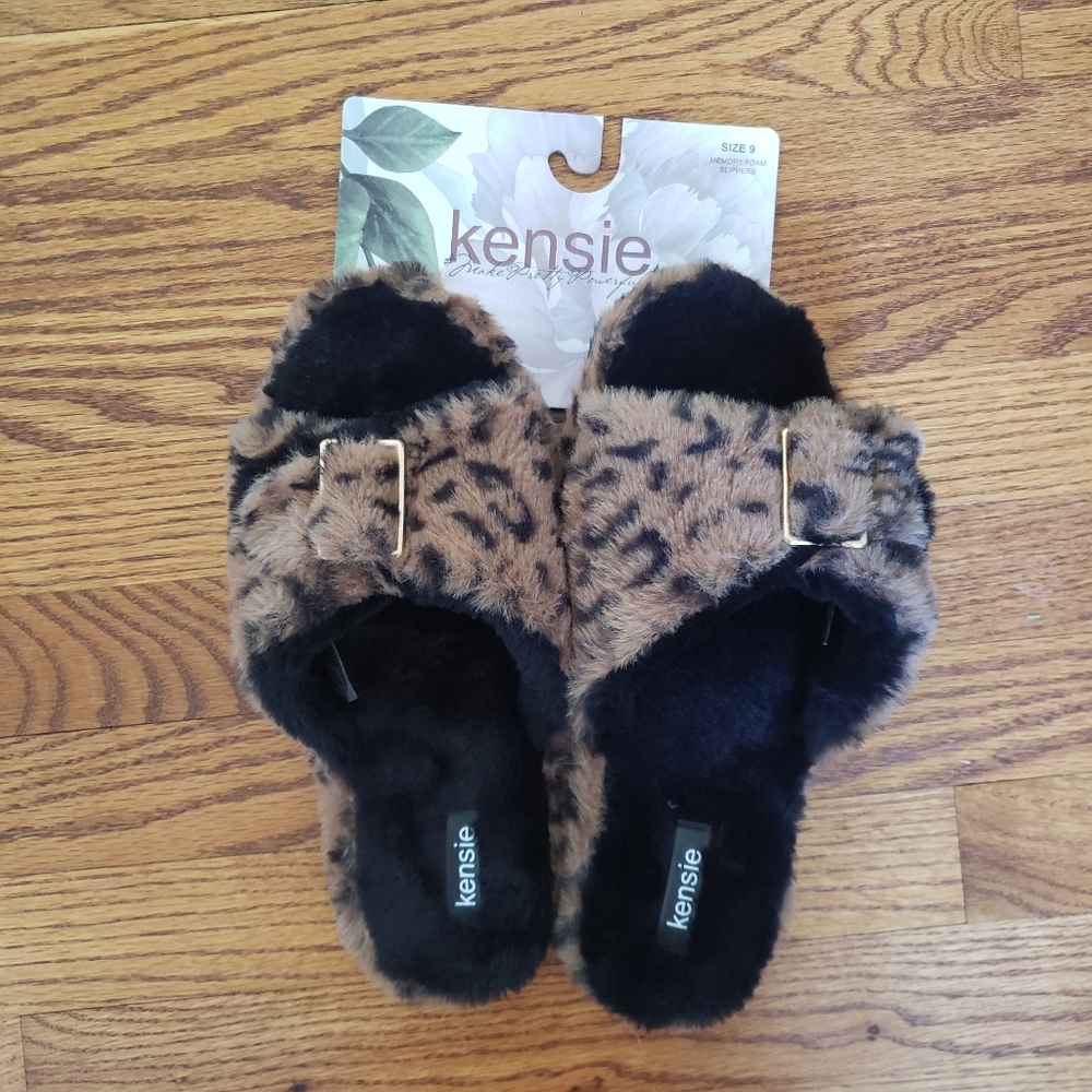 NWT Kensie Faux Fur Animal Print Slippers